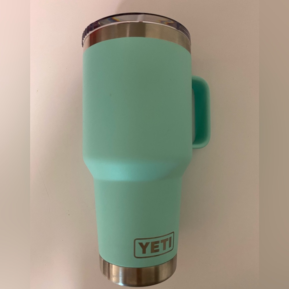 YETI Rambler 30oz Tumbler with Handle and SPILL PROOF twist lid. Barely used.